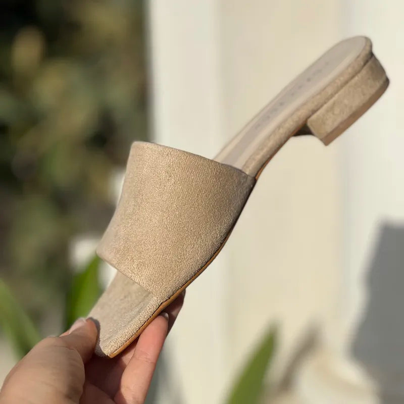 Mules en Daim Beige Sable - La Douceur Intemporelle F3