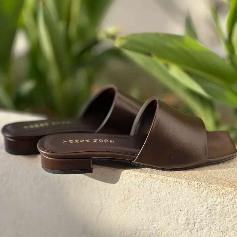 Mules Plates en Cuir Marron Chocolat - L'Essentiel Intemporel F3