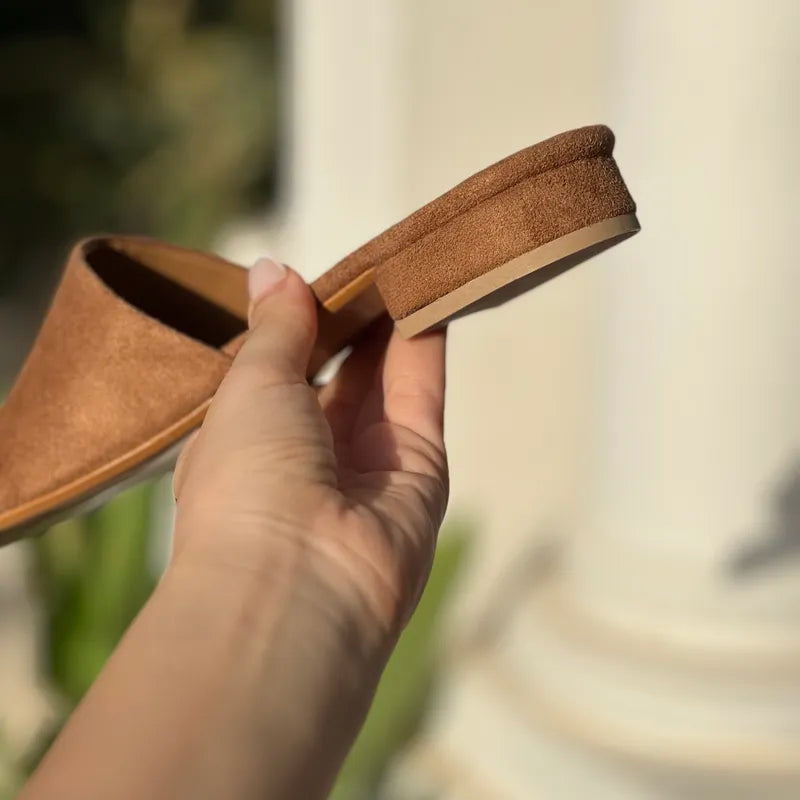 Mules Plates en Daim Camel - L'Élégance Solaire F3