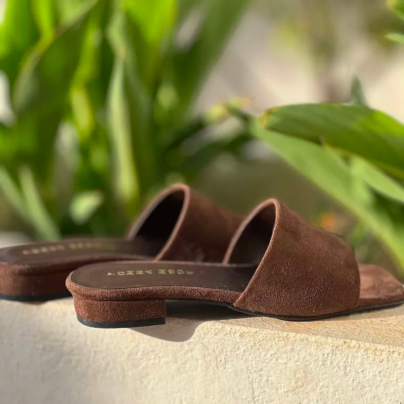 Mules Plates en Daim Marron Chocolat - L'Élégance Naturelle F3