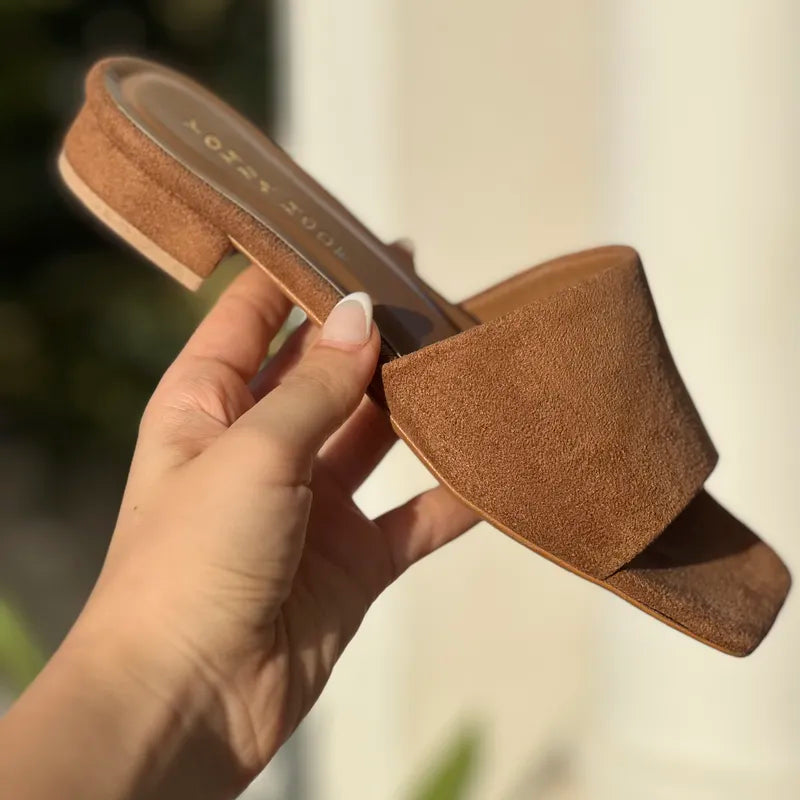 Mules Plates en Daim Camel - L'Élégance Solaire F3