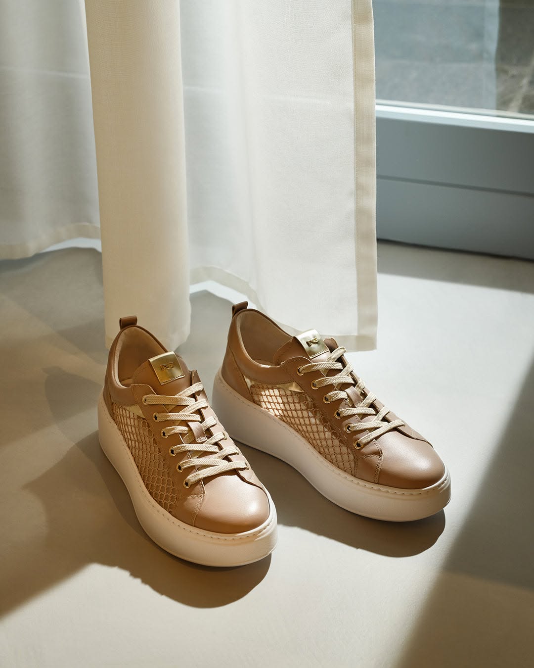 Baskets beige rosé à mesh et plateforme