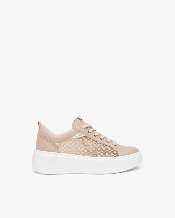 Paire de baskets beige rosé à panneaux en mesh