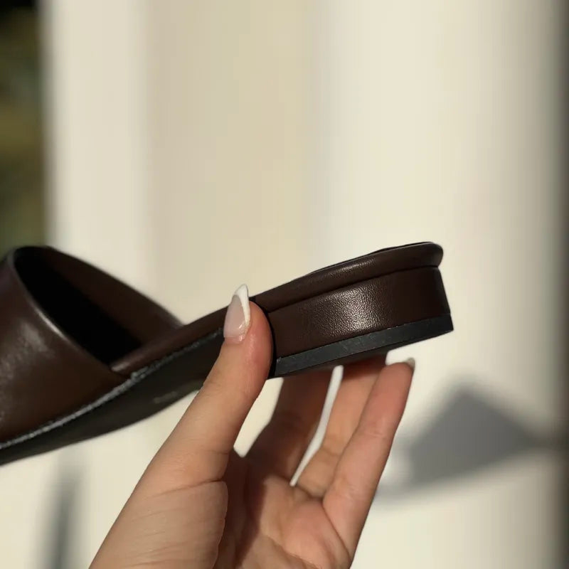 Mules Plates en Cuir Marron Chocolat - L'Essentiel Intemporel F3
