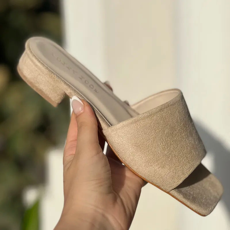 Mules en Daim Beige Sable - La Douceur Intemporelle F3