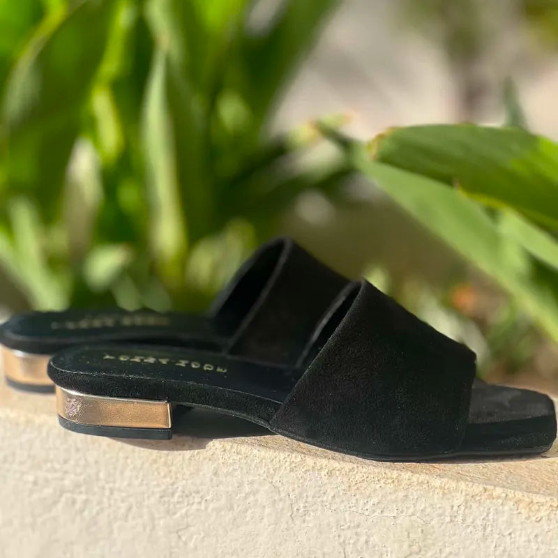 Mules Suédine Noires à Talon Doré F2