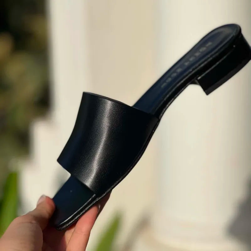 Mules Plates Noires en Cuir Mat à Bout Carré Minimaliste F3