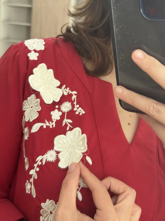 Robe en Popeline de Coton Rouge avec Broderie