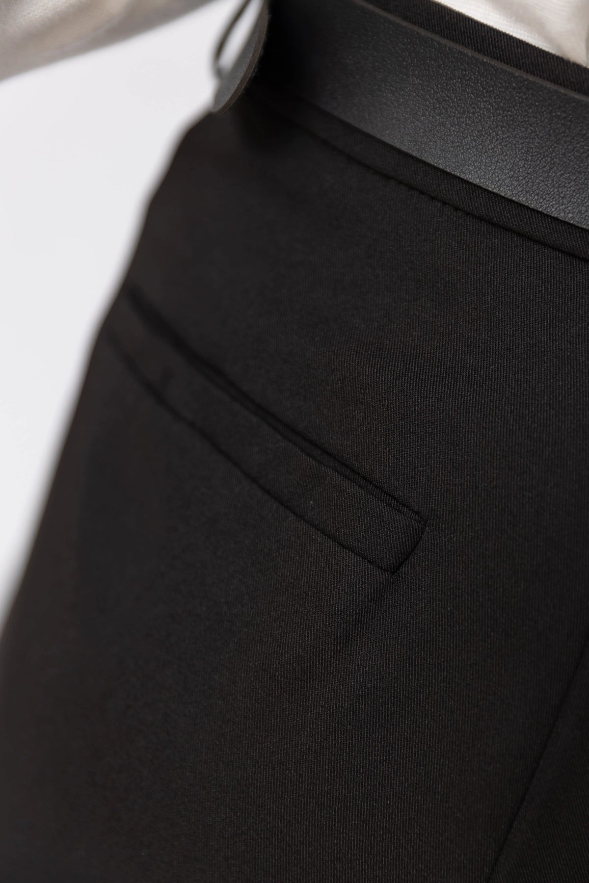 Pantalon Edge – Taille Haute avec Ceinture et Passepoil