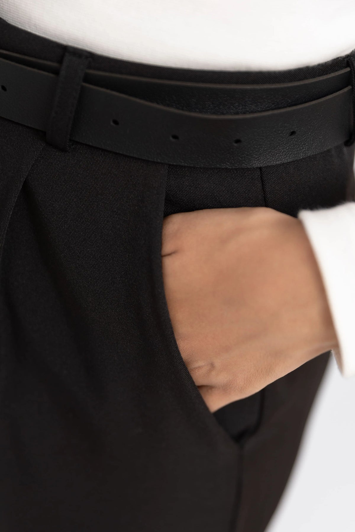 Pantalon Edge – Taille Haute avec Ceinture et Passepoil